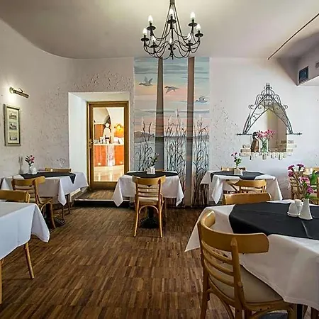 瓦维尔酒店 酒店 3*