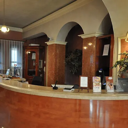 瓦维尔酒店 酒店 3*